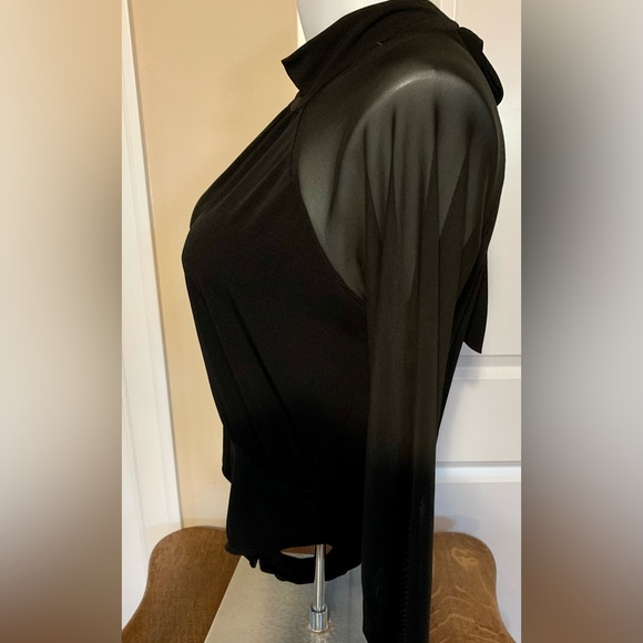 NWT BOOHOO HALTER STYLE BODYSUIT TOP. SHEER LONG SLEEVE. KEY HOLE FRONT. - Picture 4 of 11